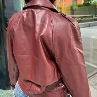 Damen-Lederjacke mit Reißverschluss und Stehkragen